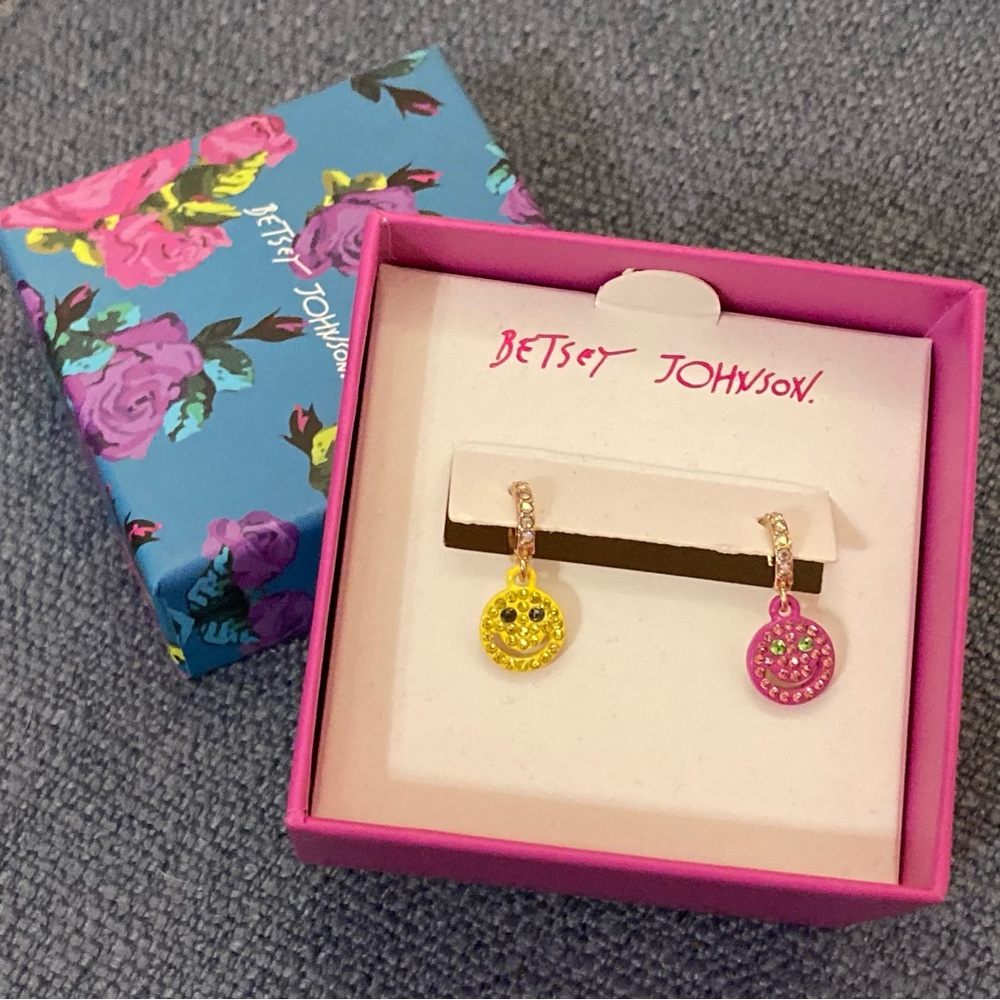 Betsey Johnson Smilie Face Earrings!